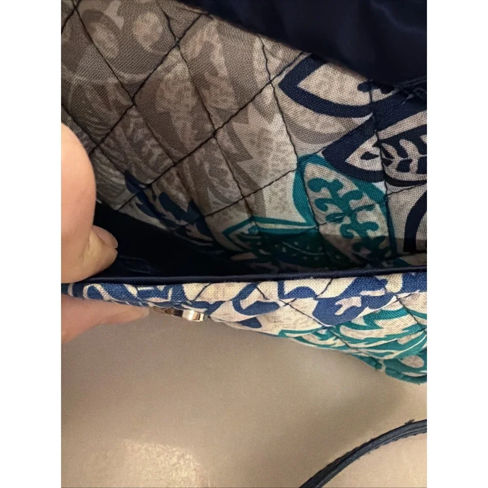 Vera Bradley All in One Zip Wallet Crossbody "Santiago" Retired Pattern 2017 - Picture 10 of 16